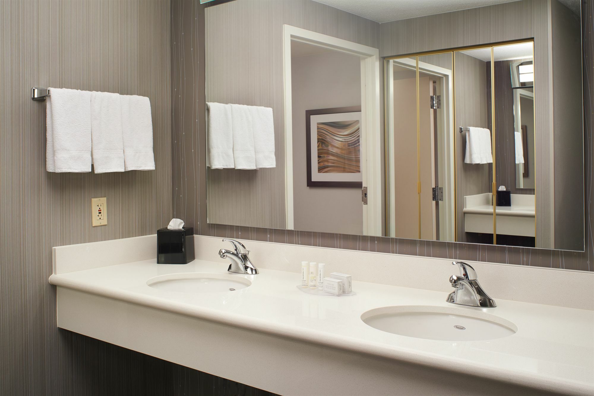 Courtyard Cincinnati Hotel 3*